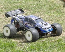 E-maxx Off-Road